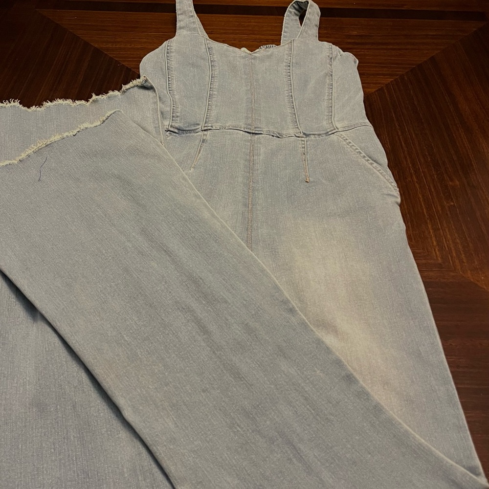 Jessica Simpson Light Wash Denim Jumpsuit – Size 25